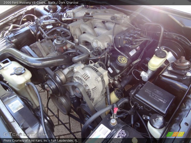 Black / Dark Charcoal 2000 Ford Mustang V6 Coupe