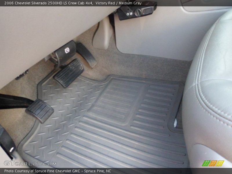 Victory Red / Medium Gray 2006 Chevrolet Silverado 2500HD LS Crew Cab 4x4