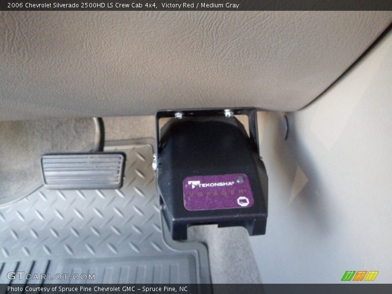 Victory Red / Medium Gray 2006 Chevrolet Silverado 2500HD LS Crew Cab 4x4