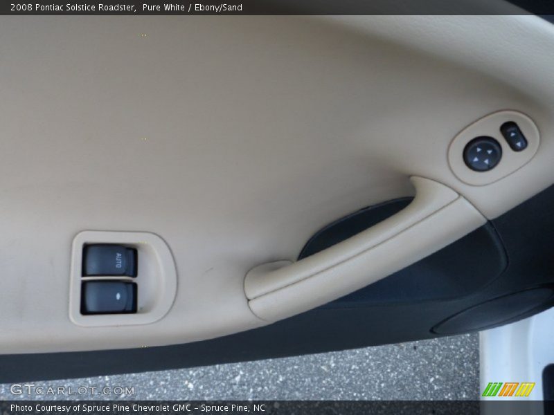 Pure White / Ebony/Sand 2008 Pontiac Solstice Roadster