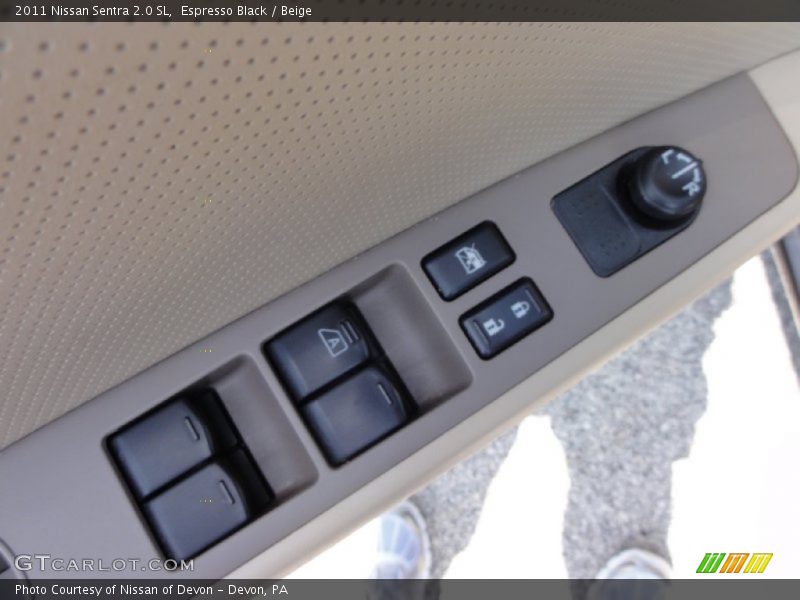 Espresso Black / Beige 2011 Nissan Sentra 2.0 SL