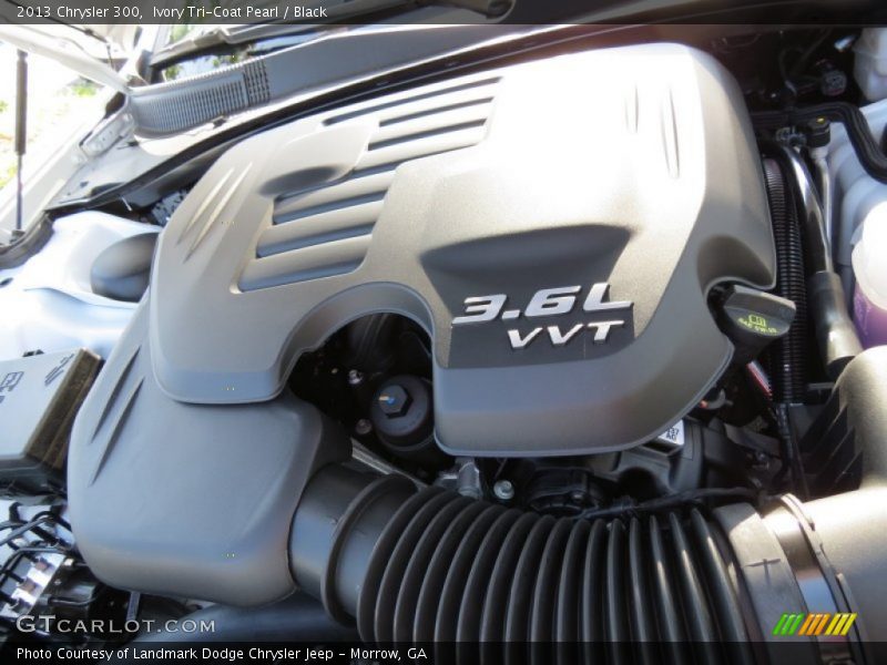 Ivory Tri-Coat Pearl / Black 2013 Chrysler 300