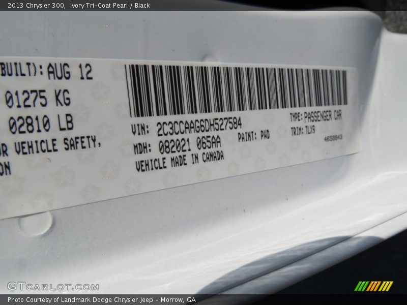 Ivory Tri-Coat Pearl / Black 2013 Chrysler 300