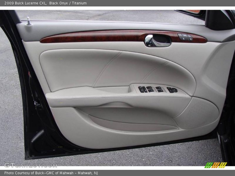 Black Onyx / Titanium 2009 Buick Lucerne CXL