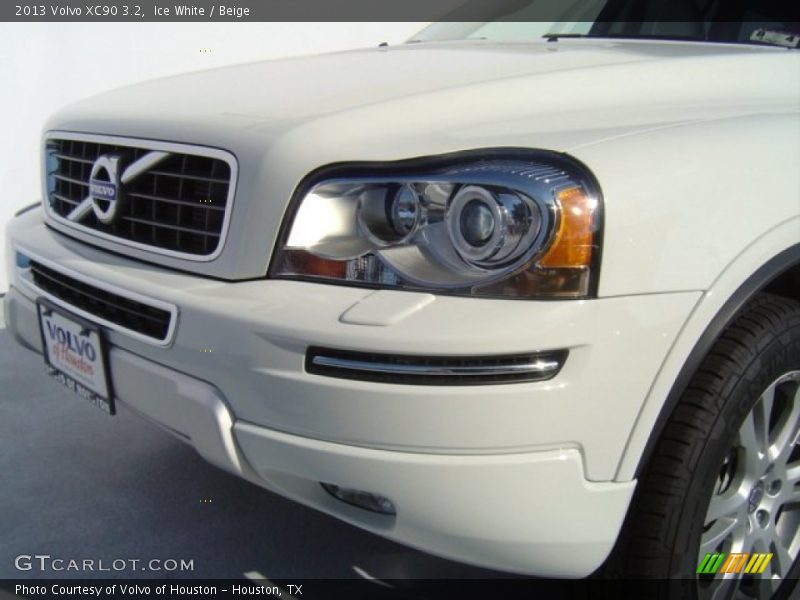 Ice White / Beige 2013 Volvo XC90 3.2