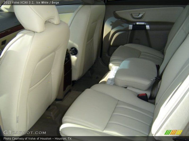 Ice White / Beige 2013 Volvo XC90 3.2