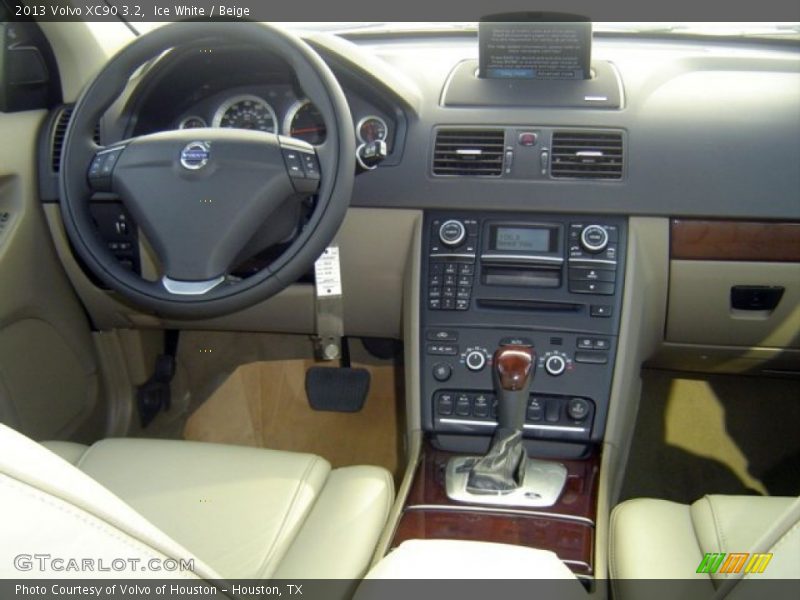 Ice White / Beige 2013 Volvo XC90 3.2