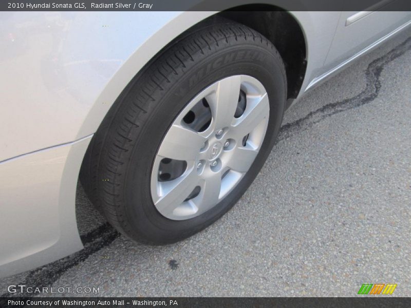 Radiant Silver / Gray 2010 Hyundai Sonata GLS