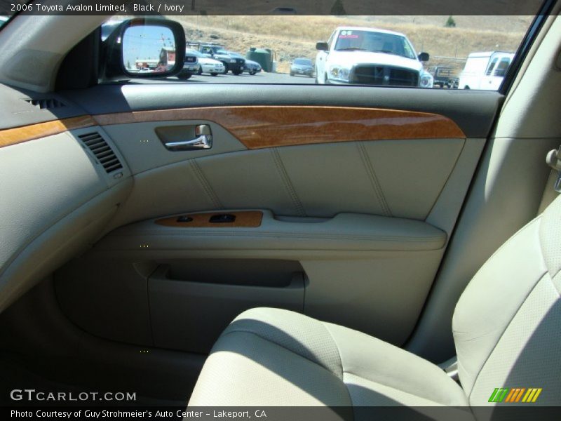 Black / Ivory 2006 Toyota Avalon Limited