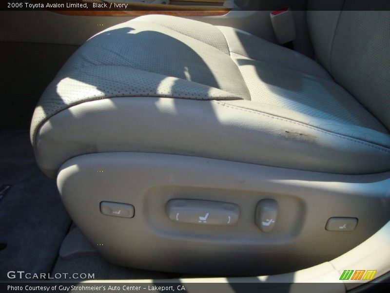 Black / Ivory 2006 Toyota Avalon Limited