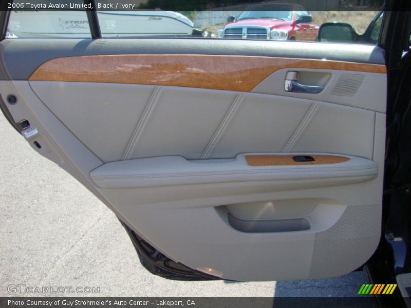 Black / Ivory 2006 Toyota Avalon Limited