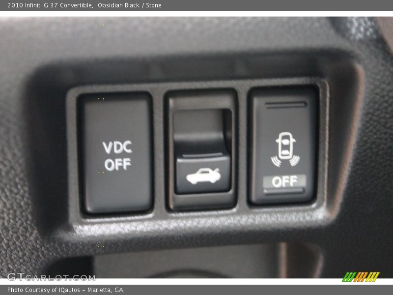 Controls of 2010 G 37 Convertible
