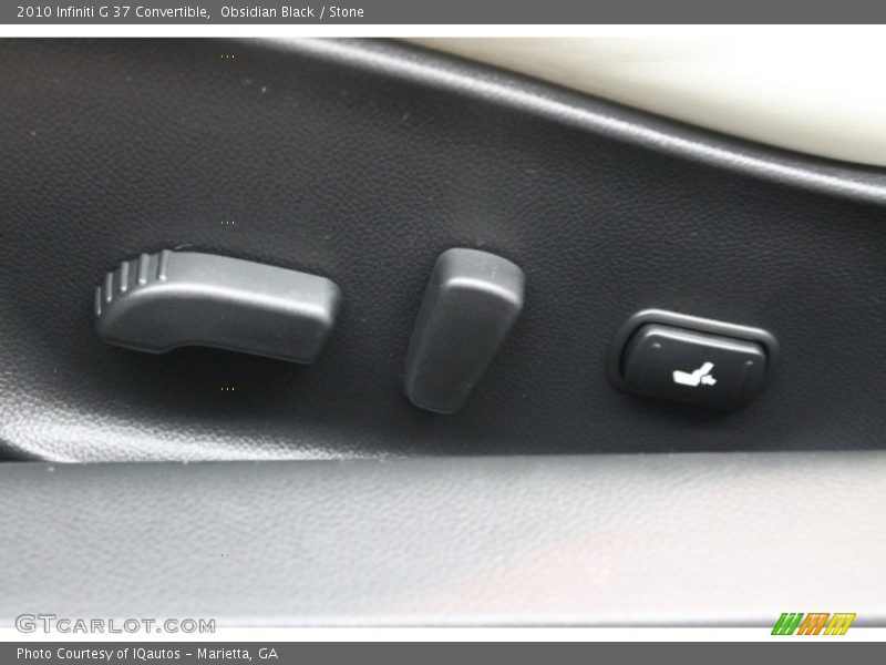 Controls of 2010 G 37 Convertible