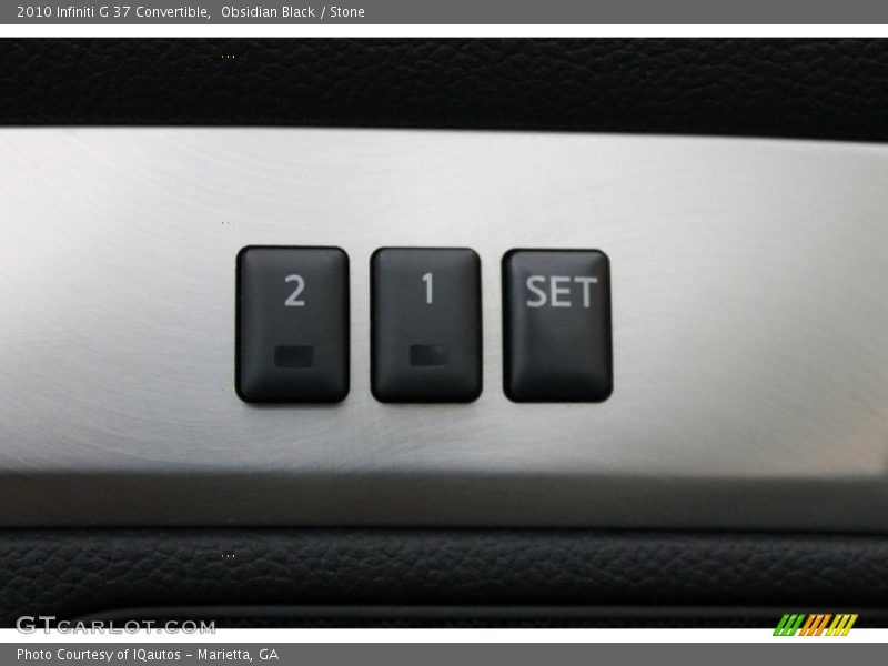 Controls of 2010 G 37 Convertible