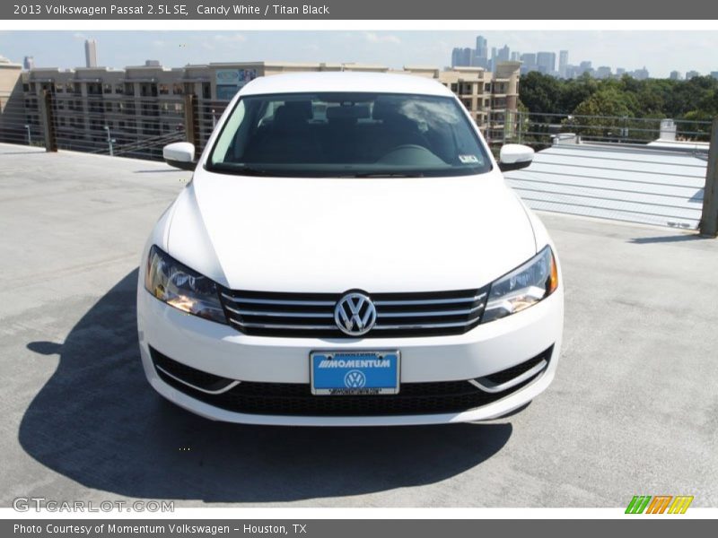Candy White / Titan Black 2013 Volkswagen Passat 2.5L SE