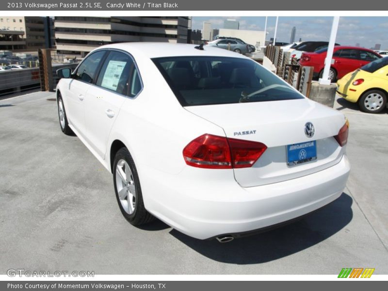 Candy White / Titan Black 2013 Volkswagen Passat 2.5L SE