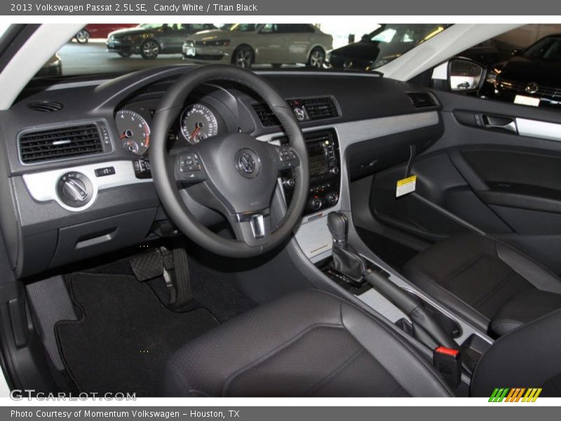Candy White / Titan Black 2013 Volkswagen Passat 2.5L SE
