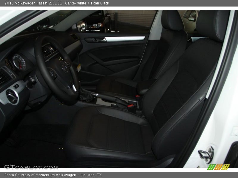 Candy White / Titan Black 2013 Volkswagen Passat 2.5L SE