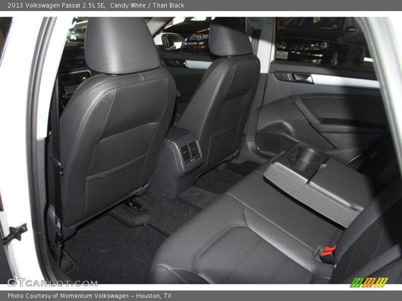 Candy White / Titan Black 2013 Volkswagen Passat 2.5L SE