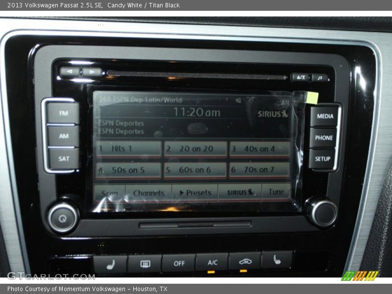 Candy White / Titan Black 2013 Volkswagen Passat 2.5L SE