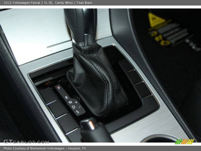 Candy White / Titan Black 2013 Volkswagen Passat 2.5L SE