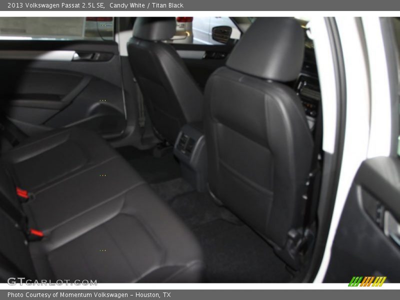 Candy White / Titan Black 2013 Volkswagen Passat 2.5L SE