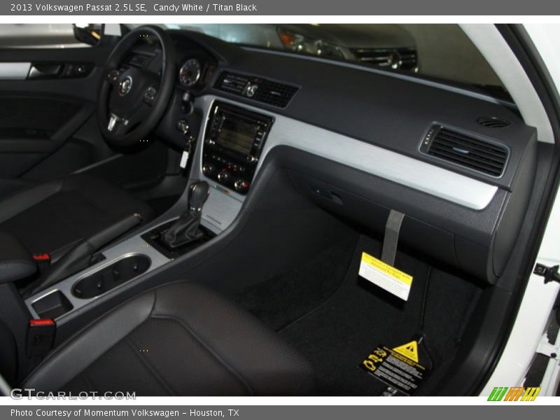 Candy White / Titan Black 2013 Volkswagen Passat 2.5L SE