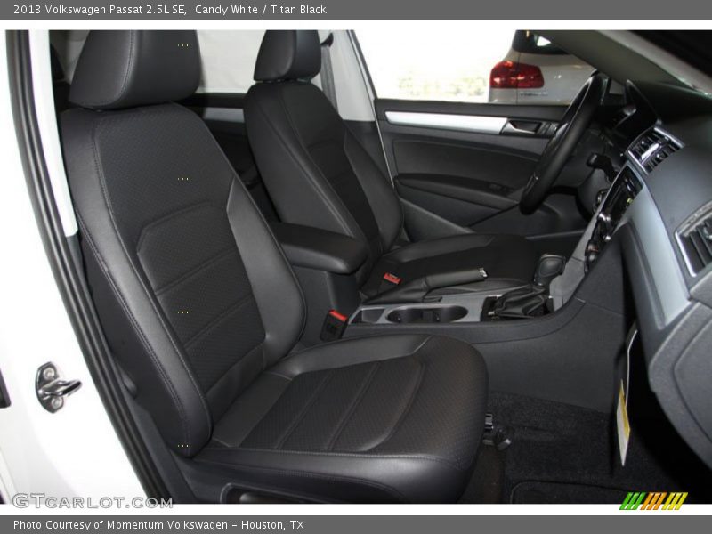 Candy White / Titan Black 2013 Volkswagen Passat 2.5L SE