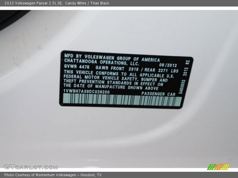 Candy White / Titan Black 2013 Volkswagen Passat 2.5L SE