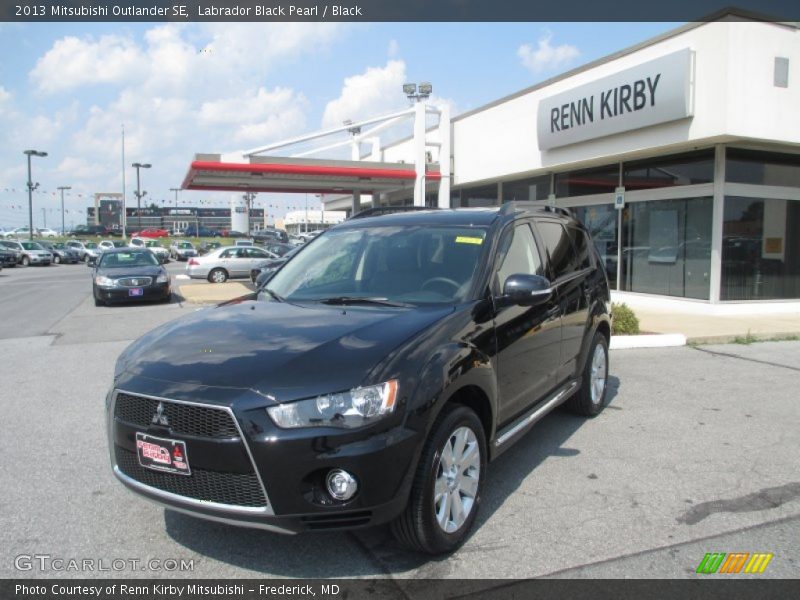 Labrador Black Pearl / Black 2013 Mitsubishi Outlander SE