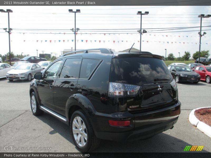 Labrador Black Pearl / Black 2013 Mitsubishi Outlander SE