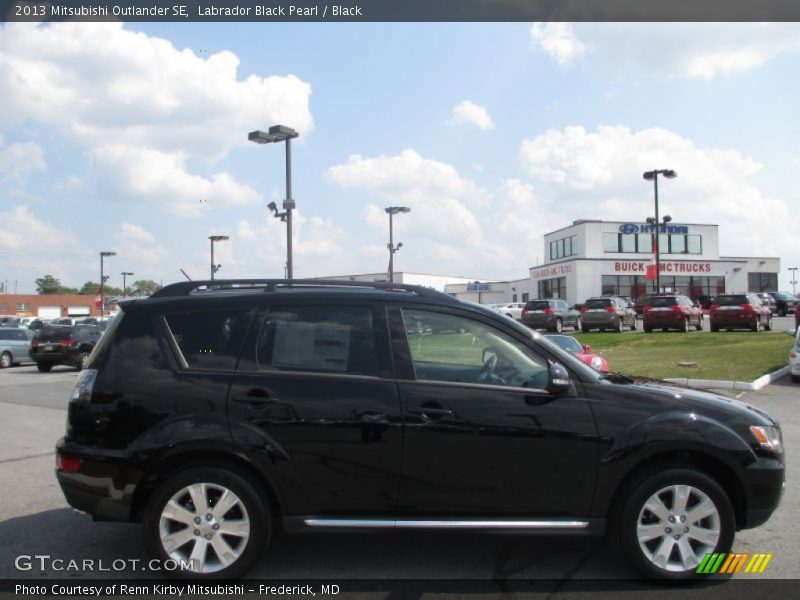 Labrador Black Pearl / Black 2013 Mitsubishi Outlander SE