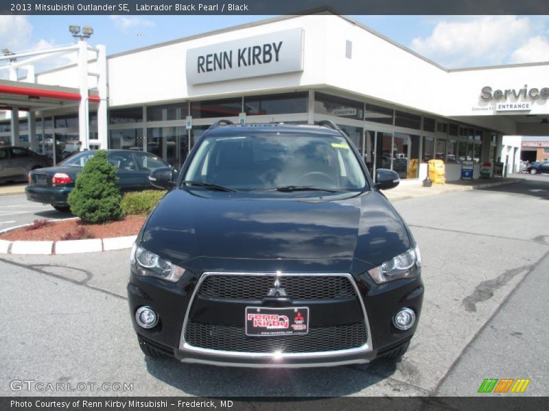 Labrador Black Pearl / Black 2013 Mitsubishi Outlander SE