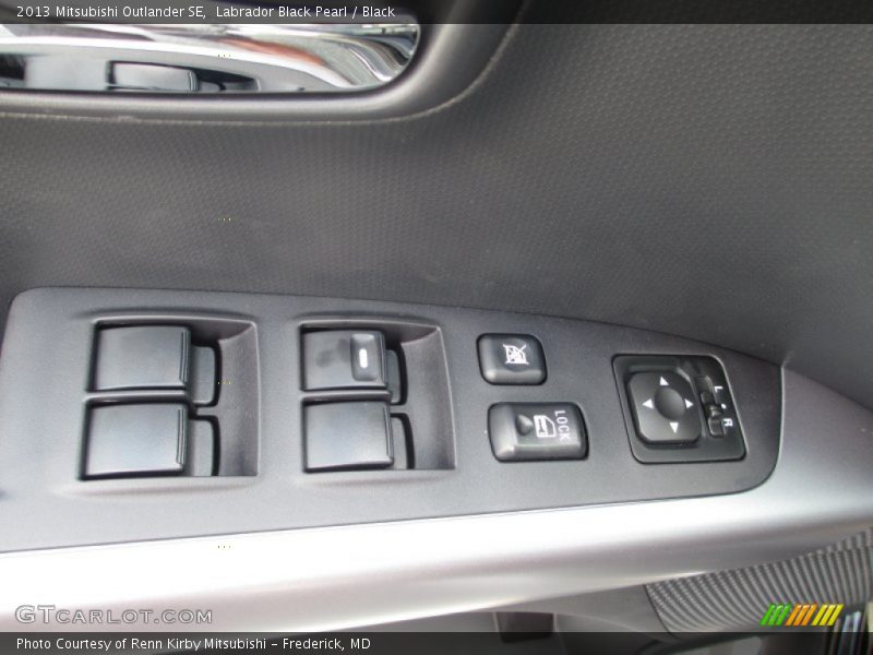 Labrador Black Pearl / Black 2013 Mitsubishi Outlander SE