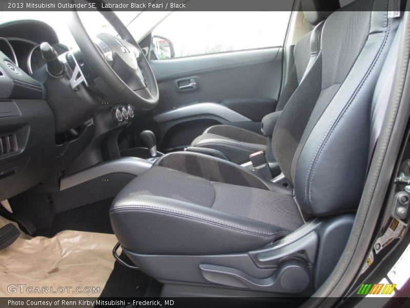 Labrador Black Pearl / Black 2013 Mitsubishi Outlander SE