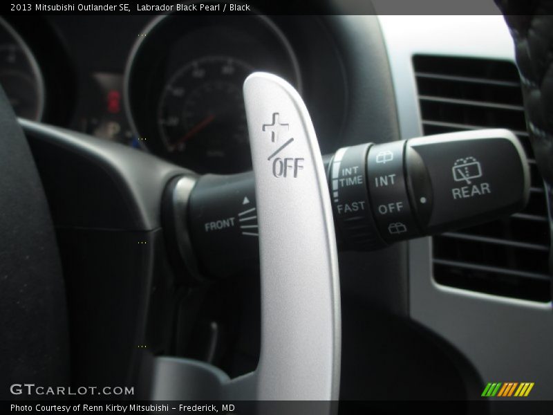 Labrador Black Pearl / Black 2013 Mitsubishi Outlander SE