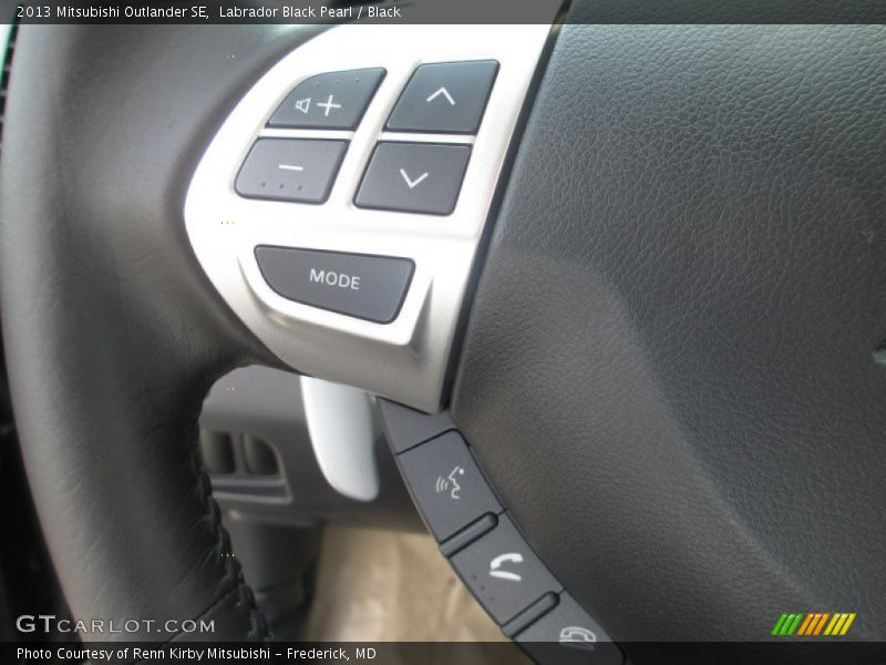 Labrador Black Pearl / Black 2013 Mitsubishi Outlander SE