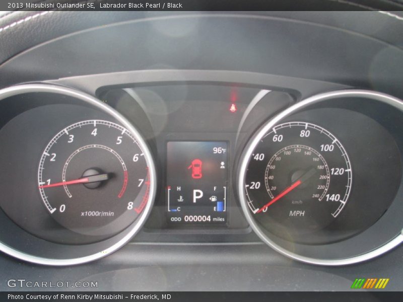 Labrador Black Pearl / Black 2013 Mitsubishi Outlander SE