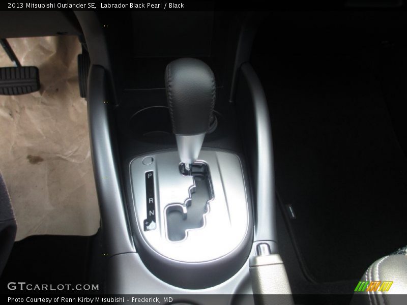 Labrador Black Pearl / Black 2013 Mitsubishi Outlander SE