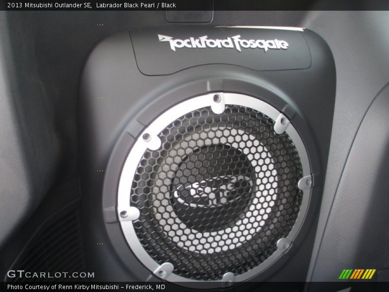 Labrador Black Pearl / Black 2013 Mitsubishi Outlander SE