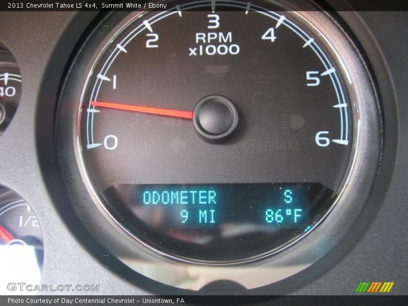 Summit White / Ebony 2013 Chevrolet Tahoe LS 4x4