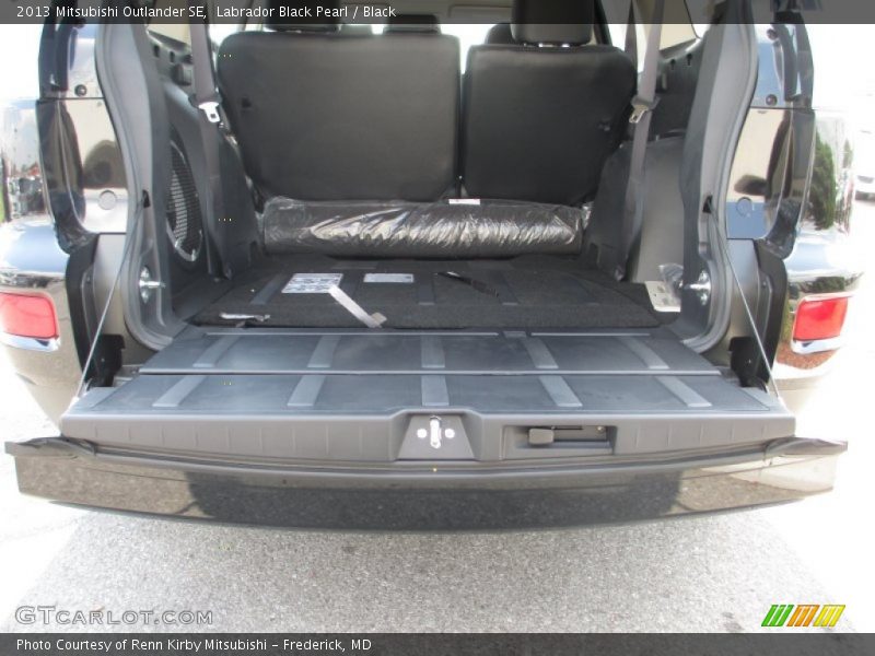 Labrador Black Pearl / Black 2013 Mitsubishi Outlander SE
