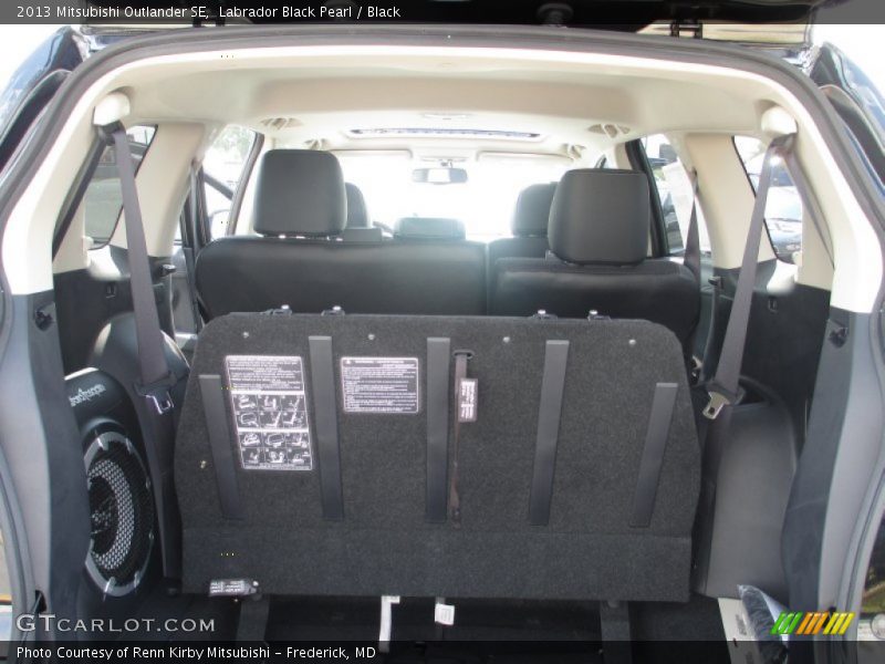 Labrador Black Pearl / Black 2013 Mitsubishi Outlander SE