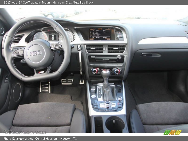 Dashboard of 2013 S4 3.0T quattro Sedan
