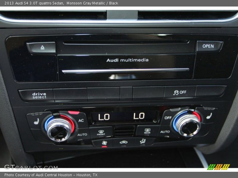Controls of 2013 S4 3.0T quattro Sedan