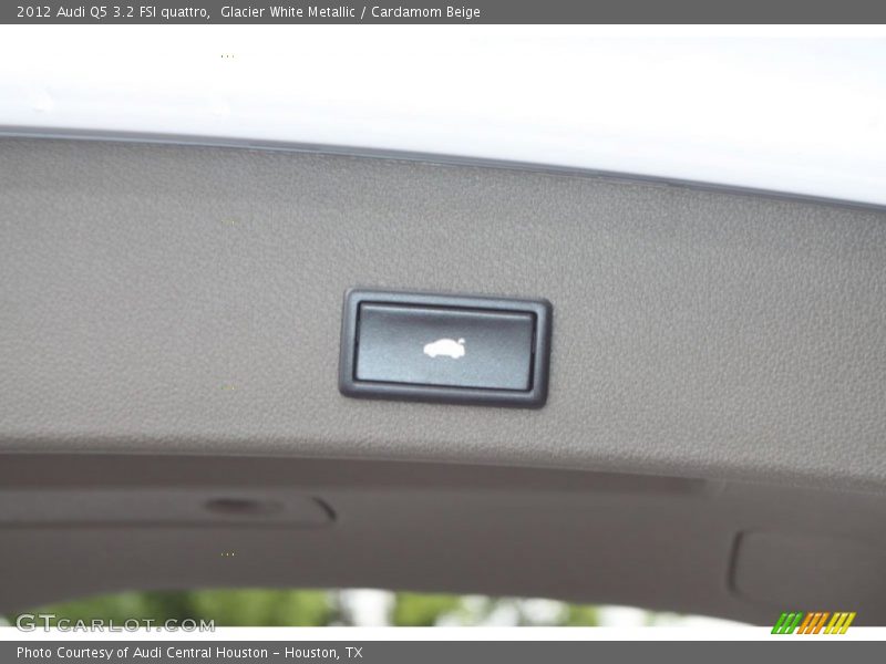 Glacier White Metallic / Cardamom Beige 2012 Audi Q5 3.2 FSI quattro