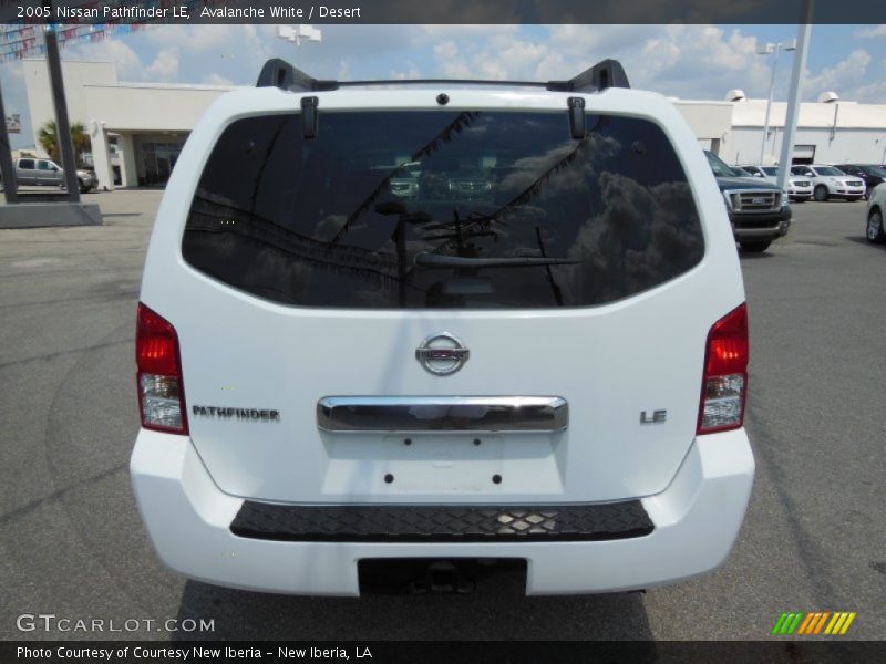 Avalanche White / Desert 2005 Nissan Pathfinder LE