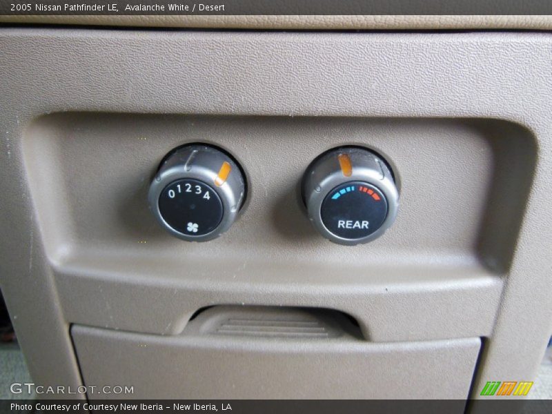 Avalanche White / Desert 2005 Nissan Pathfinder LE