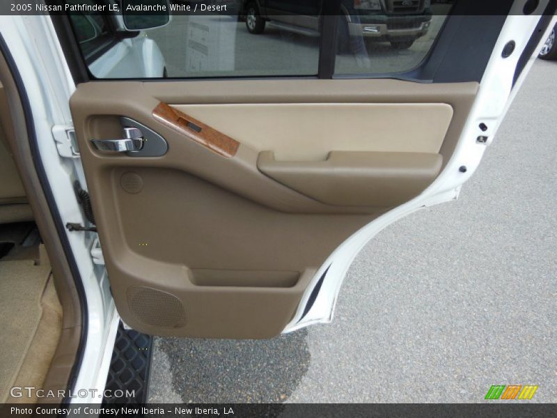 Avalanche White / Desert 2005 Nissan Pathfinder LE