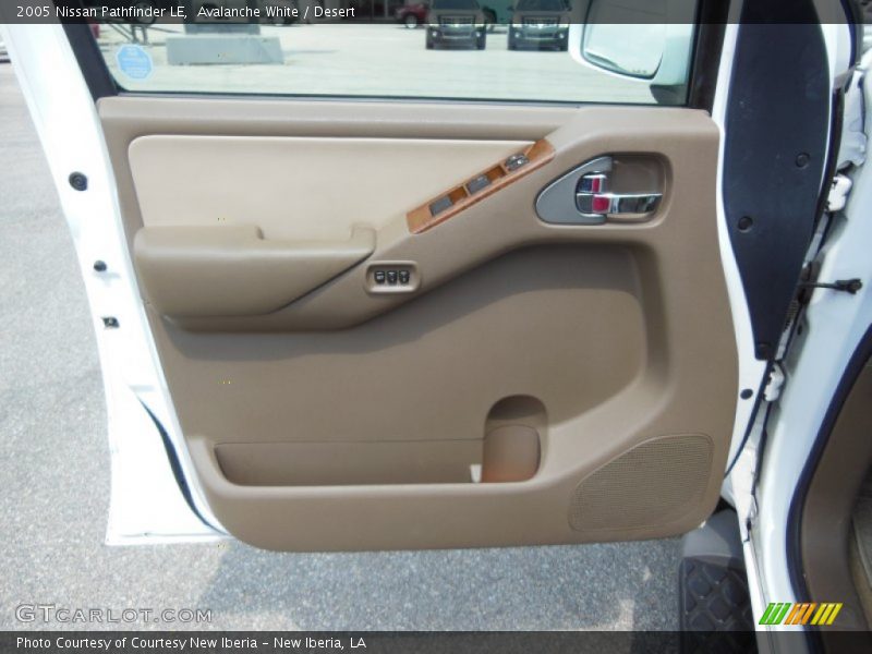 Avalanche White / Desert 2005 Nissan Pathfinder LE